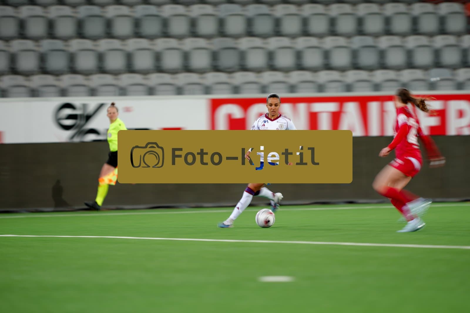 Schweiz: AXA Women's Super League 2025/26, FC Thun vs Servette FC Chenois Feminin - Stockhorn Arena, Thun: Lumbardha Misini (6 Servette FC) in Aktion
