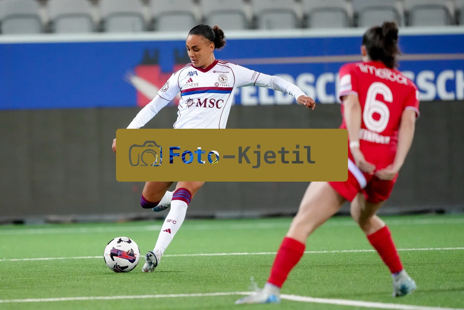 Schweiz: AXA Women's Super League 2025/26, FC Thun vs Servette FC Chenois Feminin - Stockhorn Arena, Thun: Maeva Stacy Salomon (7 Servette FC) in Aktion