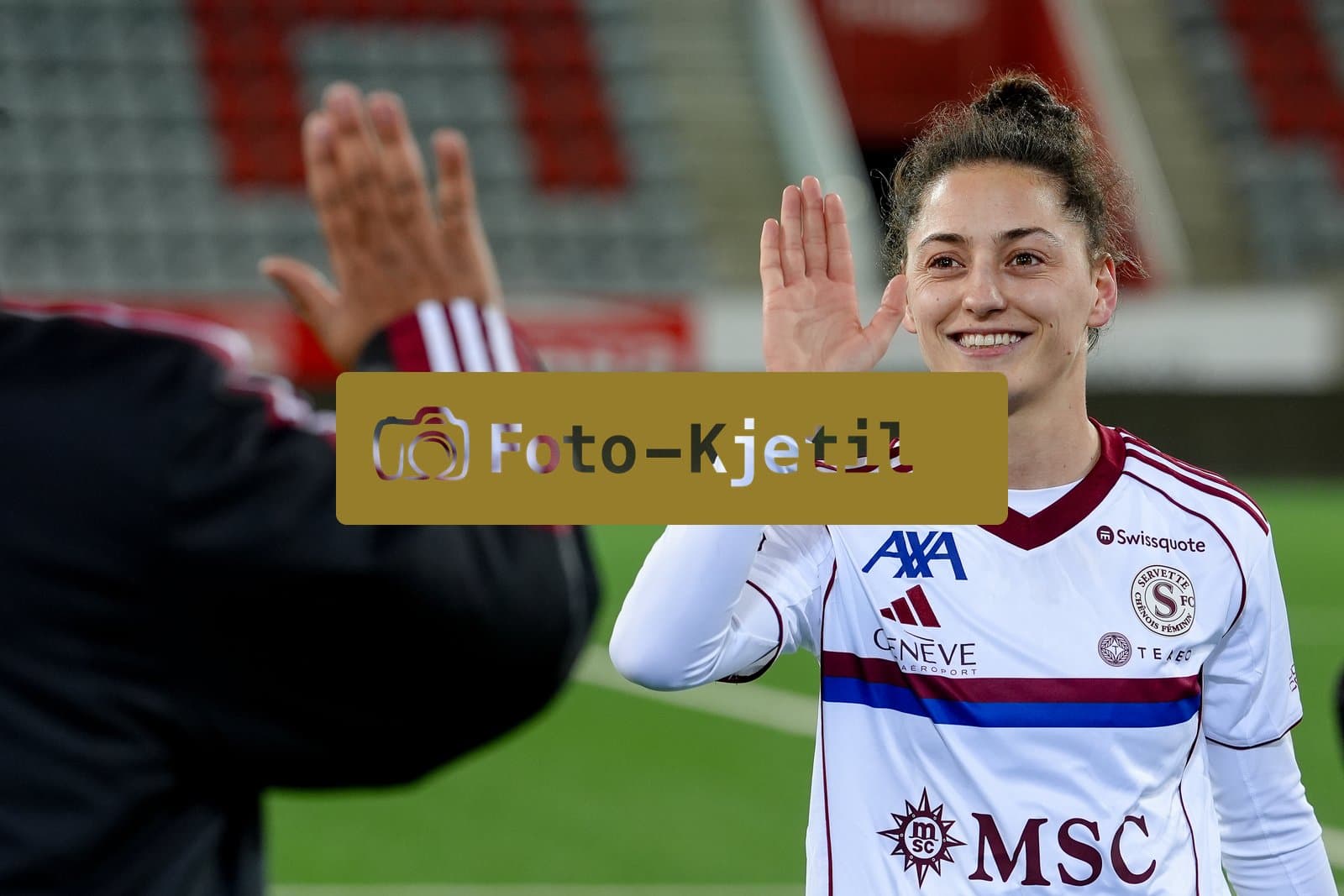 Schweiz: AXA Women's Super League 2025/26, FC Thun vs Servette FC Chenois Feminin - Stockhorn Arena, Thun: Elodie Nakkach (66 Servette FC) nach dem Spiel