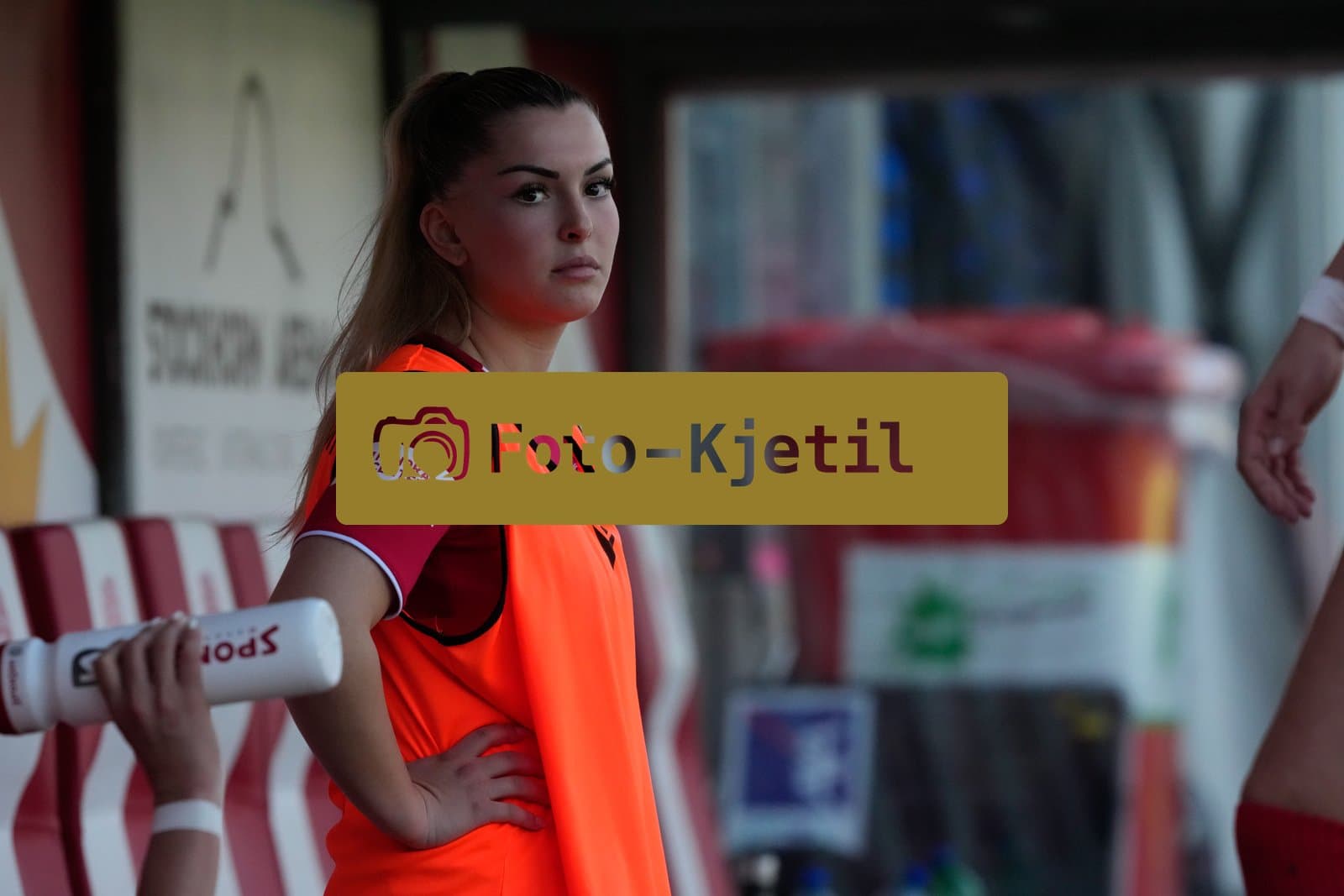 Schweiz: AXA Women's Super League 2025/26, FC Thun vs Yverdon Sport FC - Stockhorn Arena, Thun: Michelle Kohler (27 Thun) nach dem Spiel