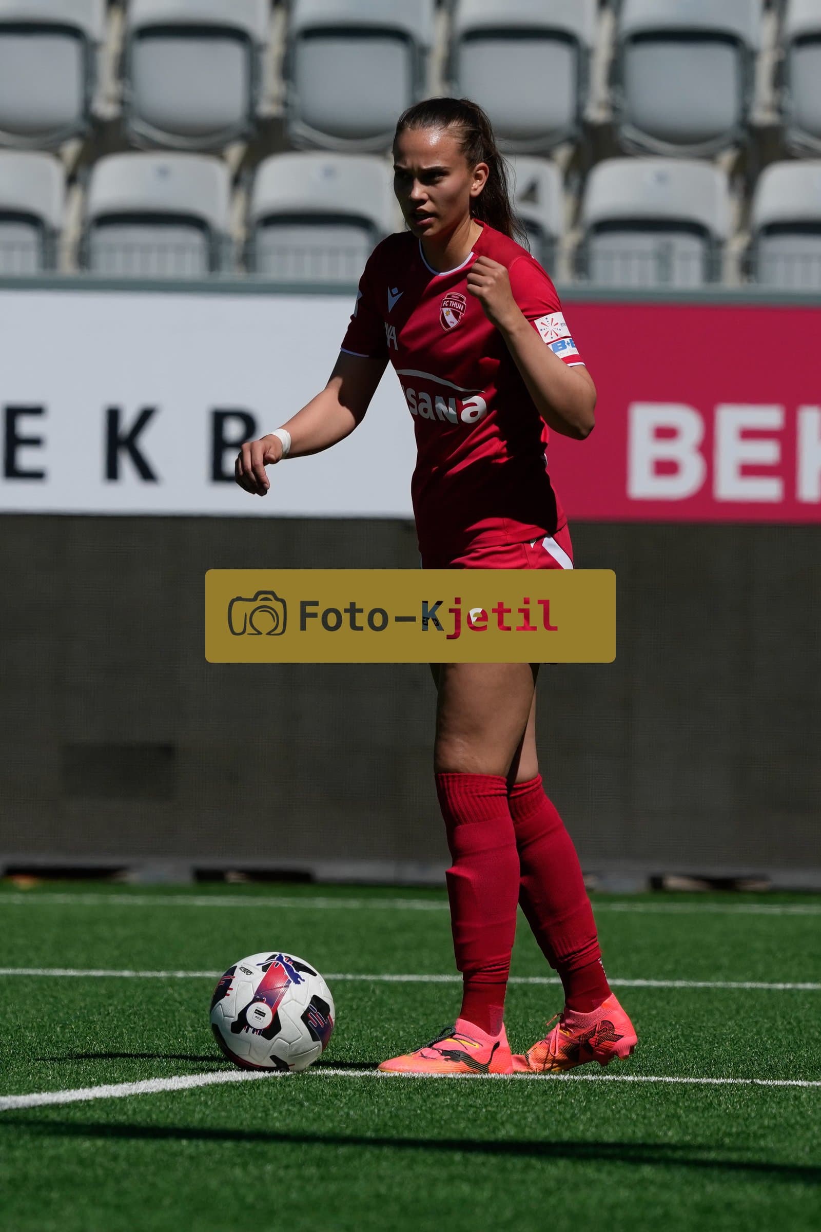 Schweiz: AXA Women's Super League 2025/26, FC Thun vs Yverdon Sport FC - Stockhorn Arena, Thun: Sina Schüpbach - Sina Schupbach (5 Thun)