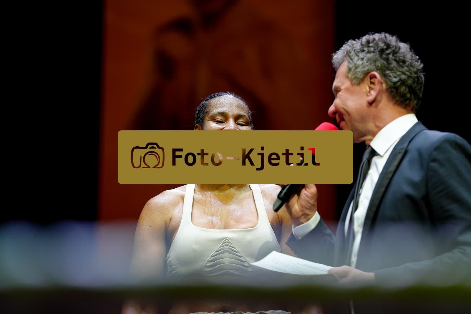 Schweiz: Boxen statt Theater 2026 - Stadttheater, Bern: Zarah Fairn (Frankreich) gewinnt gegen Cristina Mazzotta (Italien)