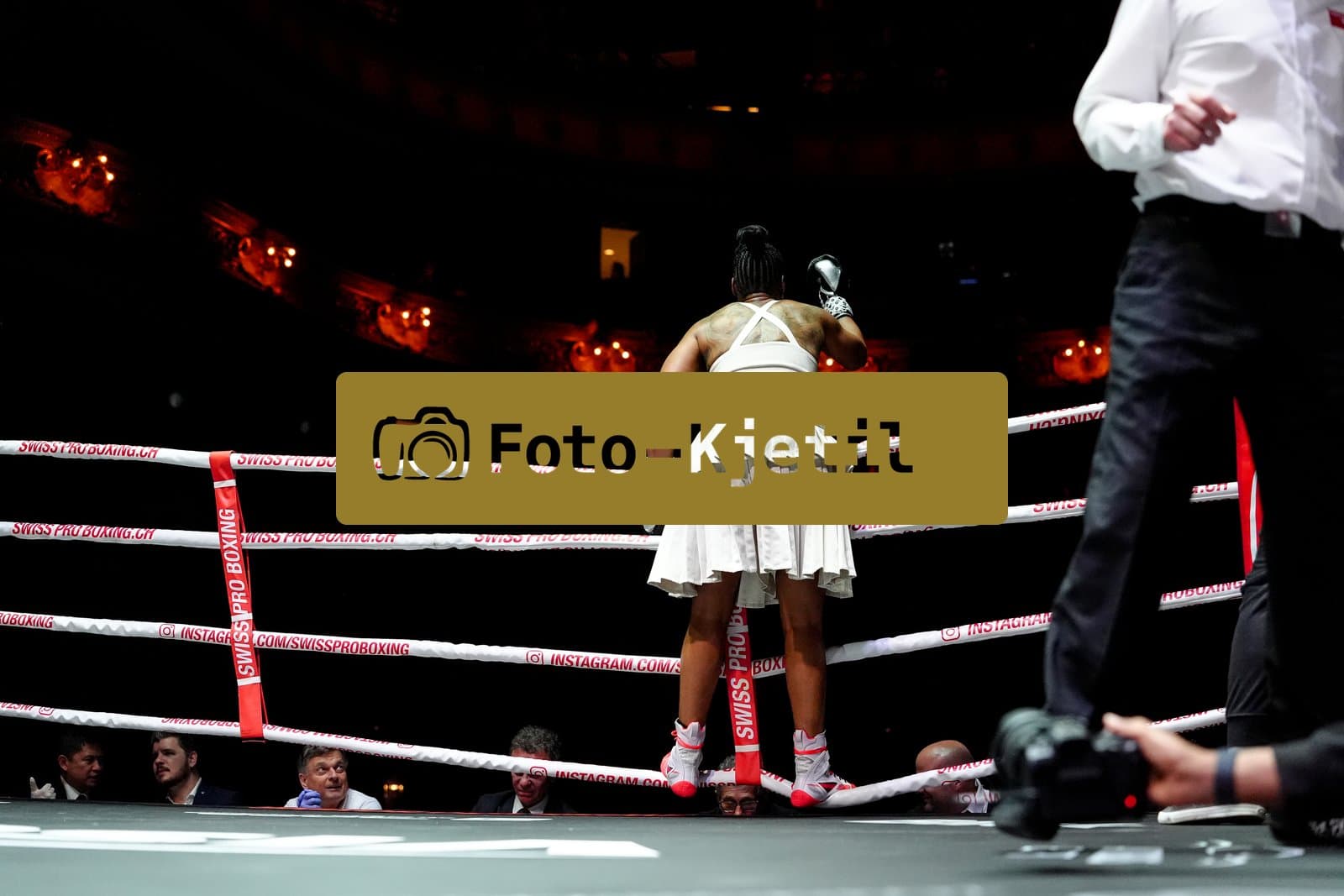 Schweiz: Boxen statt Theater 2026 - Stadttheater, Bern: Zarah Fairn (Frankreich) gewinnt gegen Cristina Mazzotta (Italien)