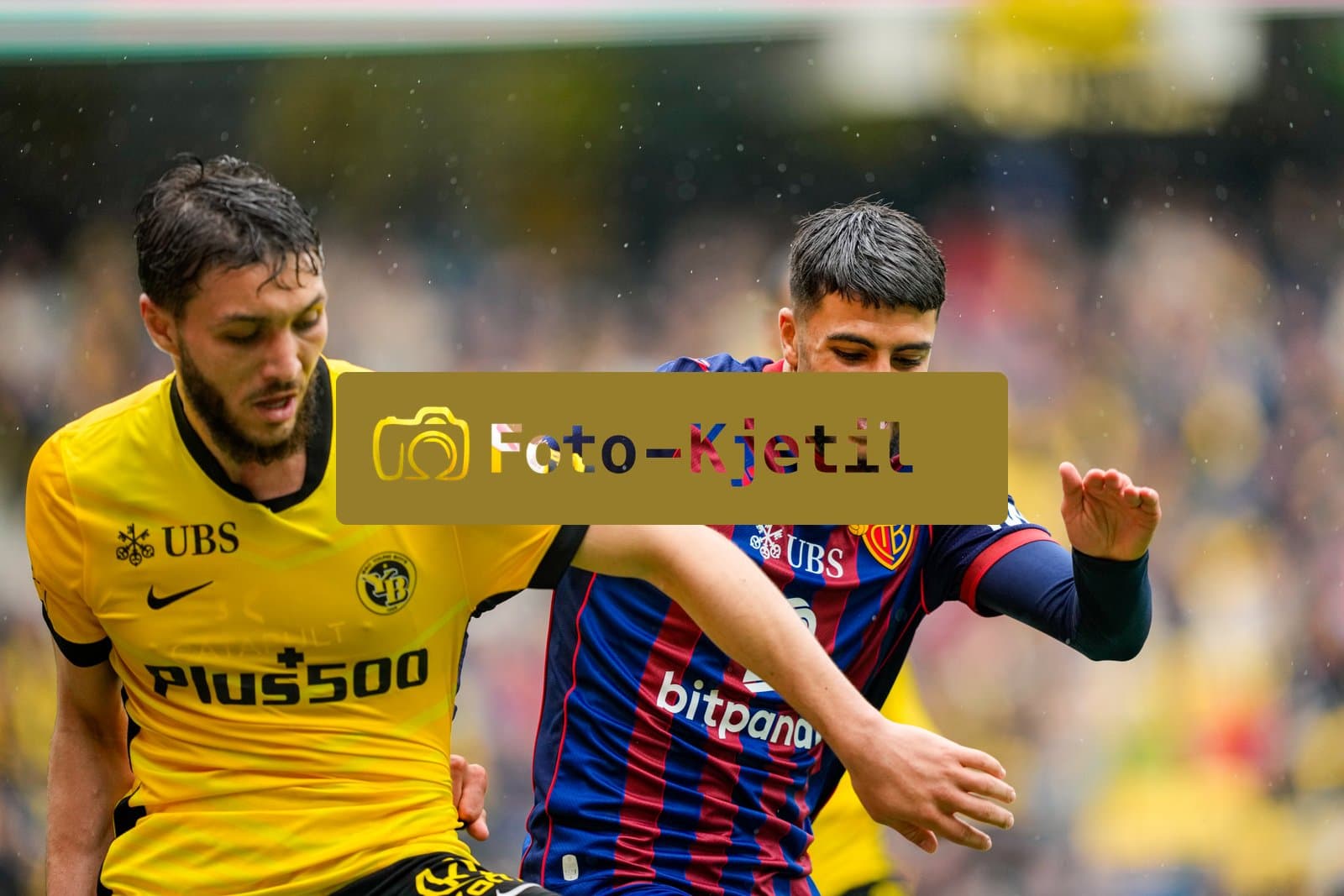 Schweiz: Brack Super League 2025/26, BSC Young Boys vs FC Basel 1893 - Wankdorf Stadion, Bern: Jaouen Hadjam (3 YB) gegen Ibrahim Salah (21 FCB)