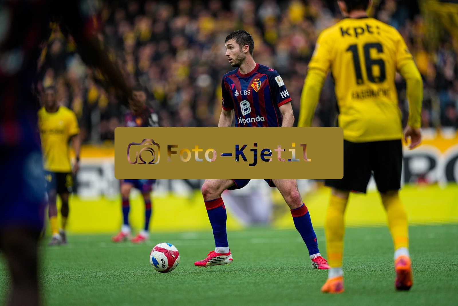 Schweiz: Brack Super League 2025/26, BSC Young Boys vs FC Basel 1893 - Wankdorf Stadion, Bern: Leo Leroy (22 FCB)