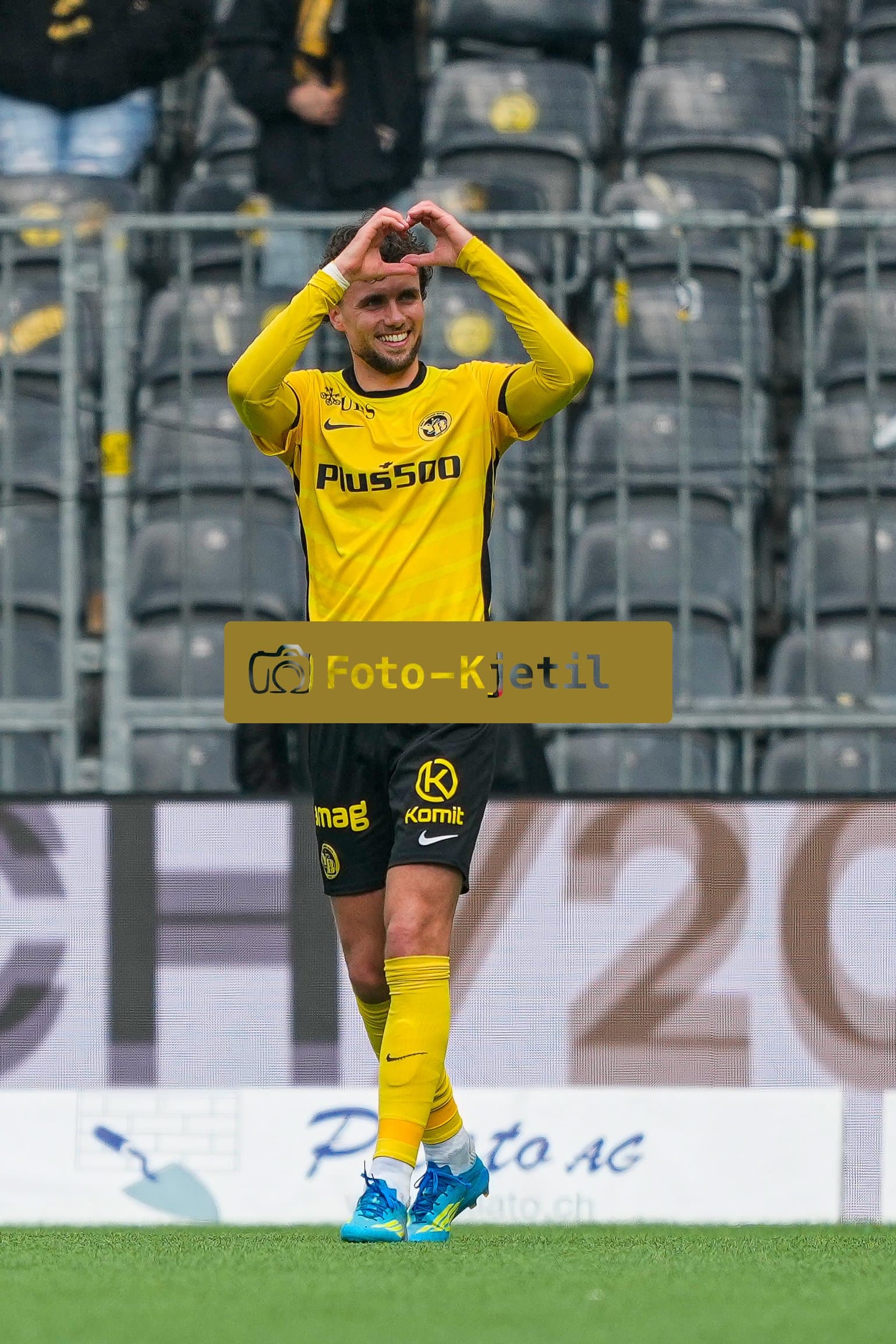 Schweiz: Brack Super League 2025/26, BSC Young Boys vs FC Basel 1893 - Wankdorf Stadion, Bern: Darian Males (39 YB) jubelt nach seinem Tor