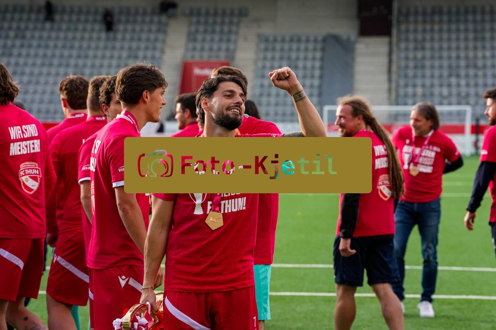 Schweiz: Brack Super League 2025/2026, FC Thun vs BSC Young Boys - Stockhorn Arena, Thun: FC Thun als Schweizer Meister 2026 nach dem letztjährigen Aufstieg in die höchste Schweizer Liga, ist zum ersten mal in der Klubgeschichte Meister. Kastriot Imeri (7 THU)