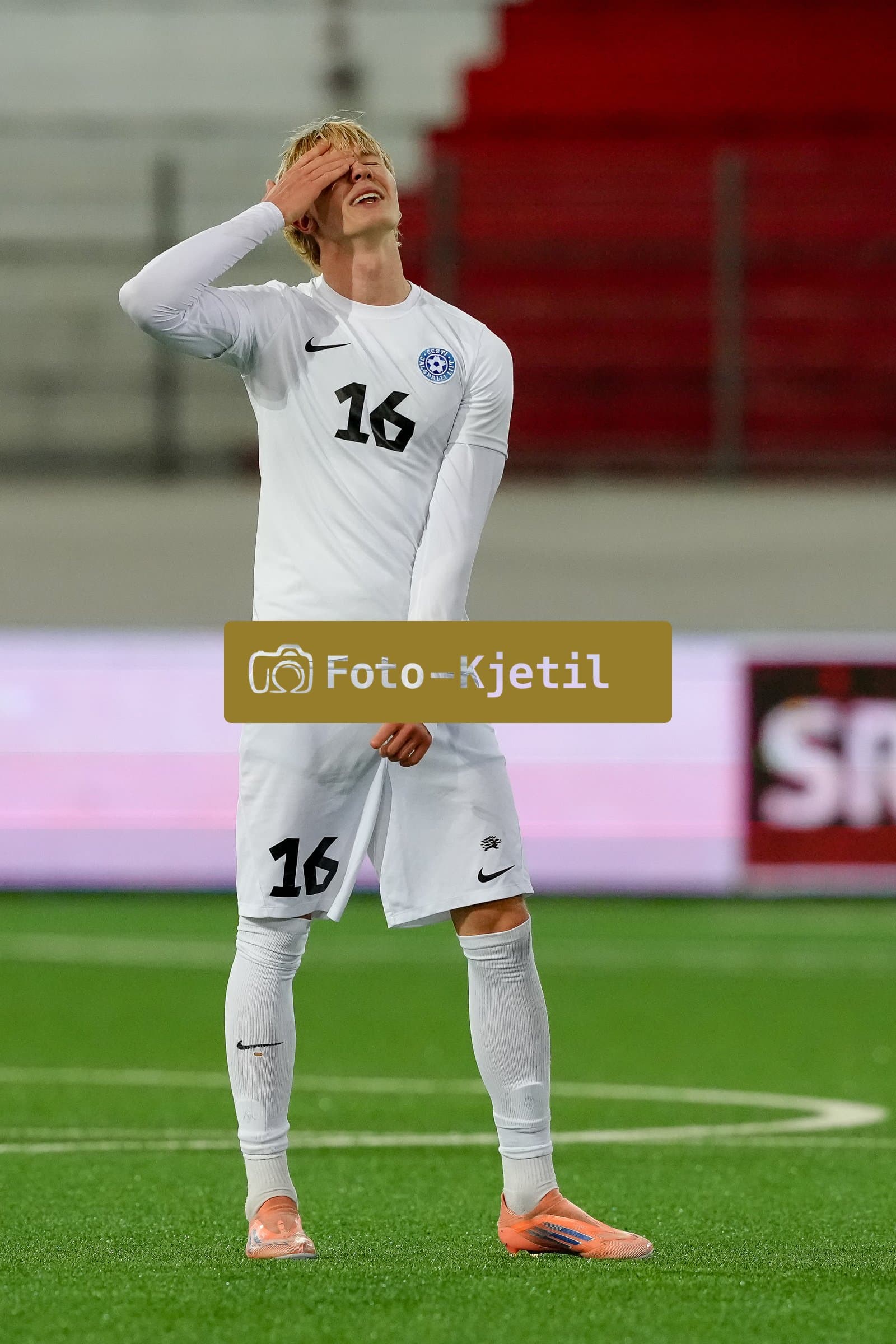 Schweiz: EM-Qualifikation U21 2026, Schweiz vs Estland - Stockhorn Arena, Thun: Kristjan Kriis (16 Estonia) nach dem Spiel