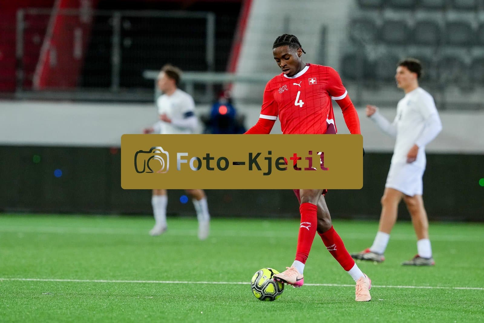 Schweiz: EM-Qualifikation U21 2026, Schweiz vs Estland - Stockhorn Arena, Thun: Bruno Ogbus (4 Men Switzerland)