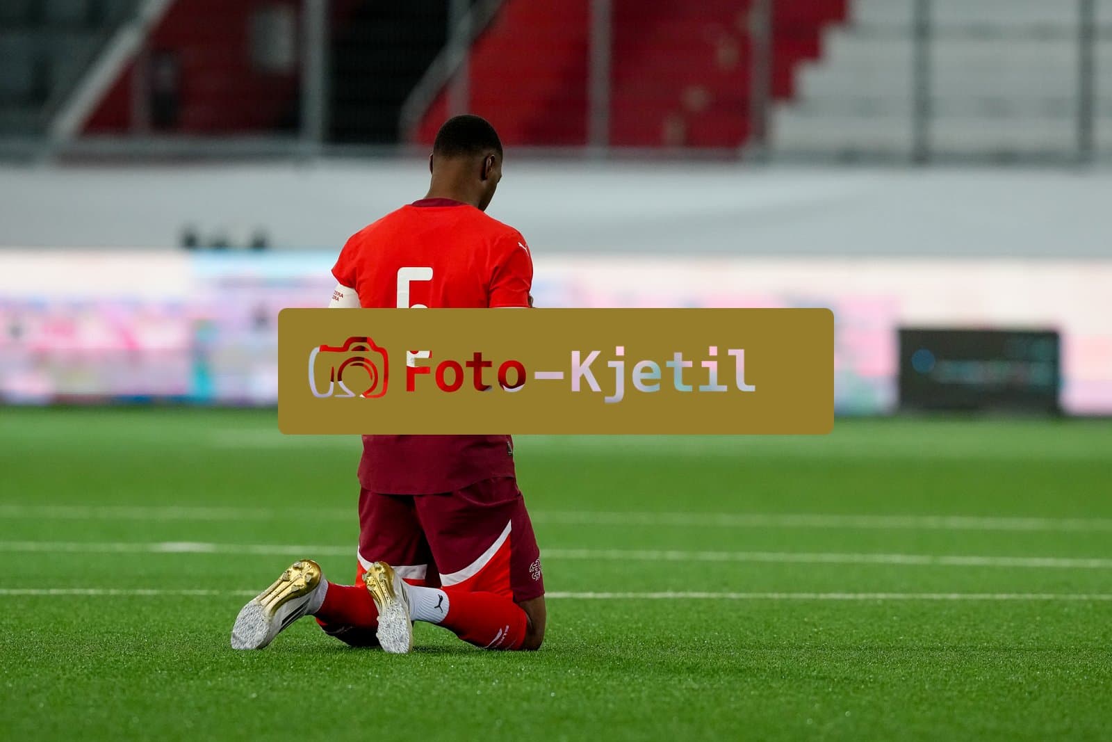Schweiz: EM-Qualifikation U21 2026, Schweiz vs Estland - Stockhorn Arena, Thun: Roggerio Nyakossi (5 Men Switzerland) nach dem Spiel