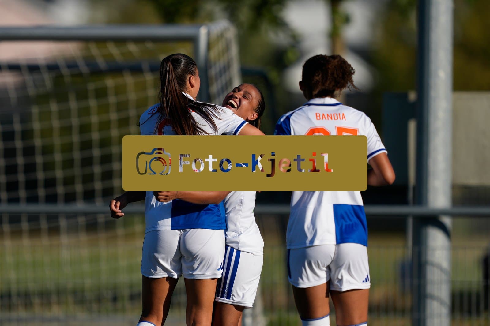 Schweiz: AXA Women's Super League 2026/2027, FC Aarau Frauen vs GC Frauenfussball - Sportanlage Schachen, Aarau: Dalila Belen Ippolito (90 Grasshoppers) jubelt nach ihrem Tor mit Luna Lemperiere (6 Grasshoppers)
