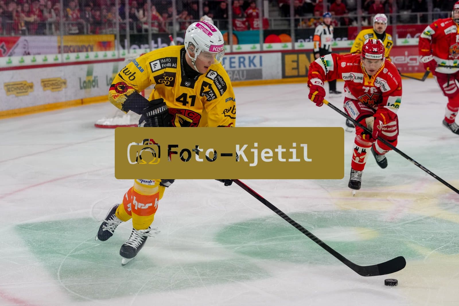 Schweiz: National League Play-In Runde 1, Spiel 1 2025/26, EHC Biel-Bienne vs SC Bern - Tissot Arena, Biel-Bienne: Simon Kindschi (41 SCB) in Aktion