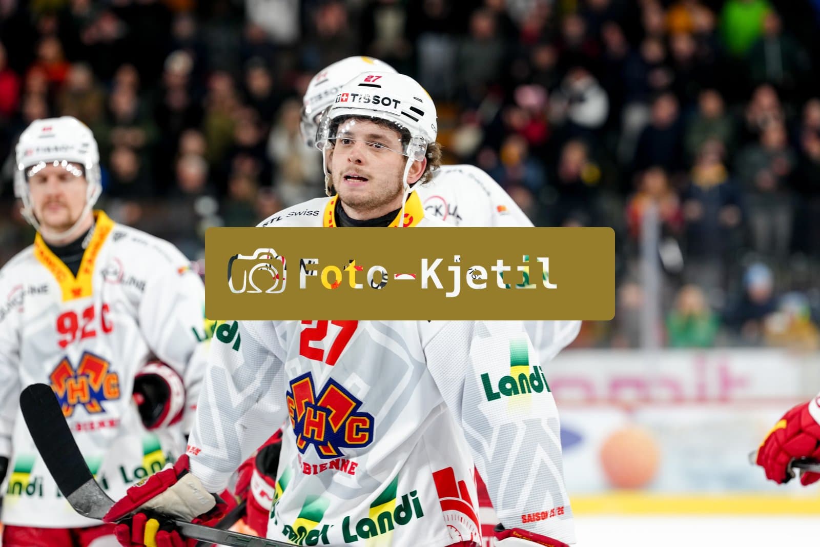 Schweiz: National League Play-In Runde 1, Spiel 2 2025/26, SC Bern vs EHC Biel-Bienne - PostFinance Arena, Bern: Yanick Sablatnig (27 EHCB) enttäuscht nach der Niederlage gegen den SC Bern und somit dem Ausscheiden der Playoff und somit dem Saisonende