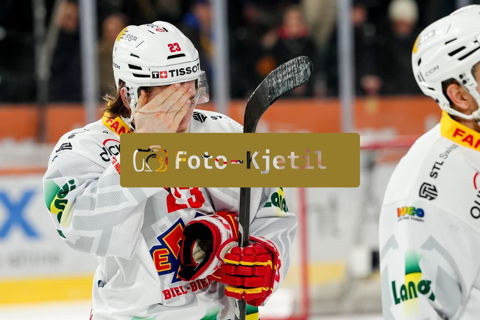 Schweiz: National League Play-In Runde 1, Spiel 2 2025/26, SC Bern vs EHC Biel-Bienne - PostFinance Arena, Bern: Mark Sever (23 EHCB) enttäuscht nach der Niederlage gegen den SC Bern und somit dem Ausscheiden der Playoff und somit dem Saisonende