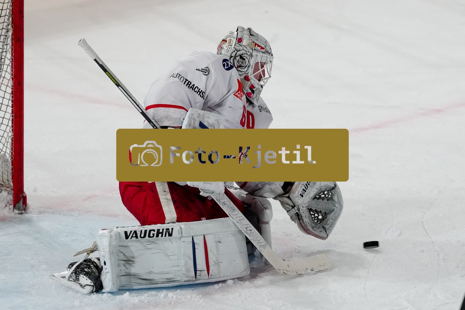 Schweiz: National League Play-In Runde 2, Spiel 1 2025/26, SC Bern vs SC Rapperswil-Jona Lakers - PostFinance Arena, Bern: Torhüter Melvin Nyffeler (60 SCRJ) in Aktion