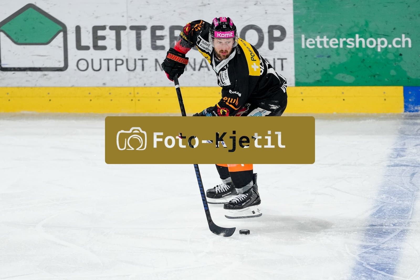 Schweiz: National League Play-In Runde 2, Spiel 1 2025/26, SC Bern vs SC Rapperswil-Jona Lakers - PostFinance Arena, Bern: Tristan Scherwey (10 SCB) in Aktion