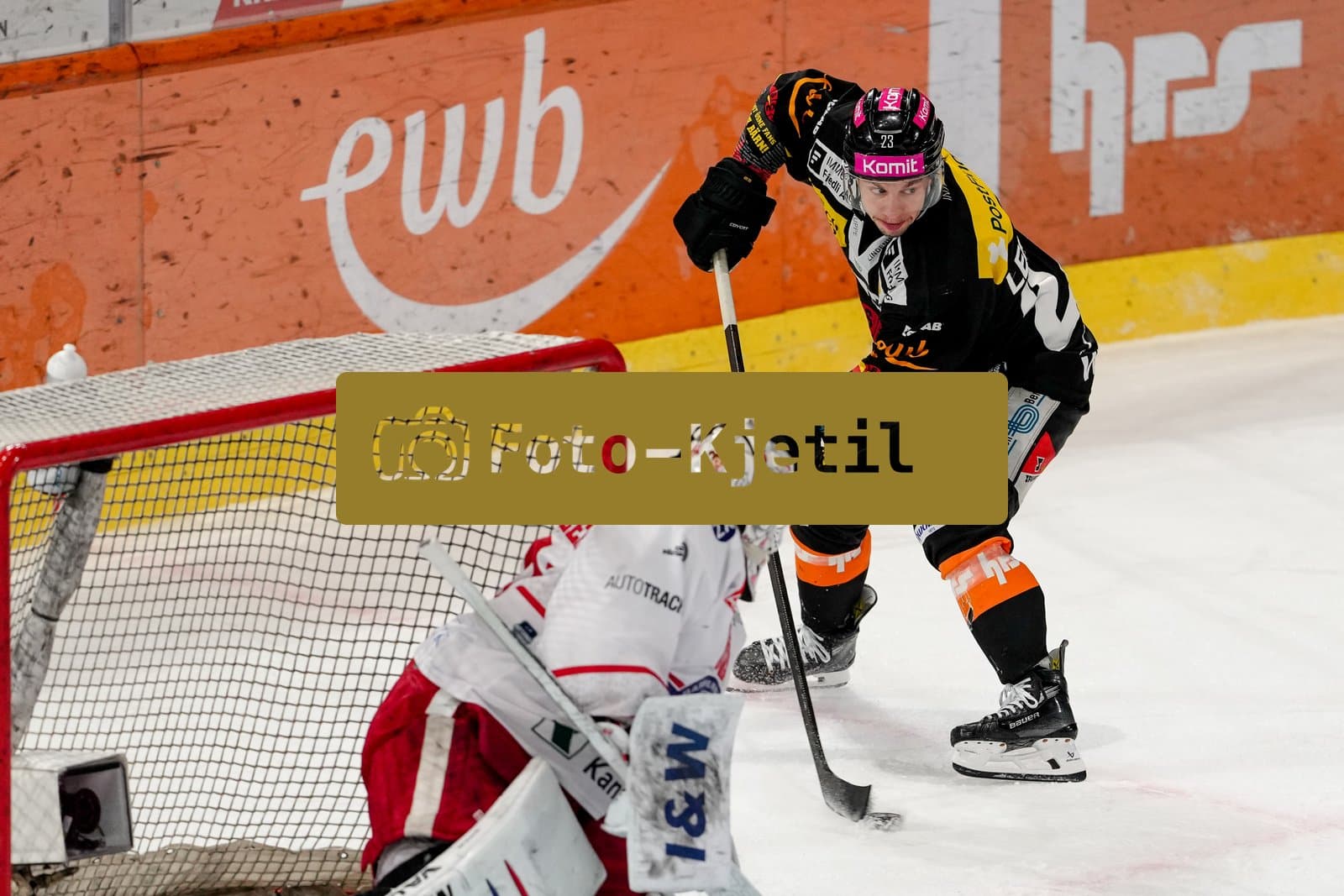 Schweiz: National League Play-In Runde 2, Spiel 1 2025/26, SC Bern vs SC Rapperswil-Jona Lakers - PostFinance Arena, Bern: Marco Lehmann (23 SCB) in Aktion