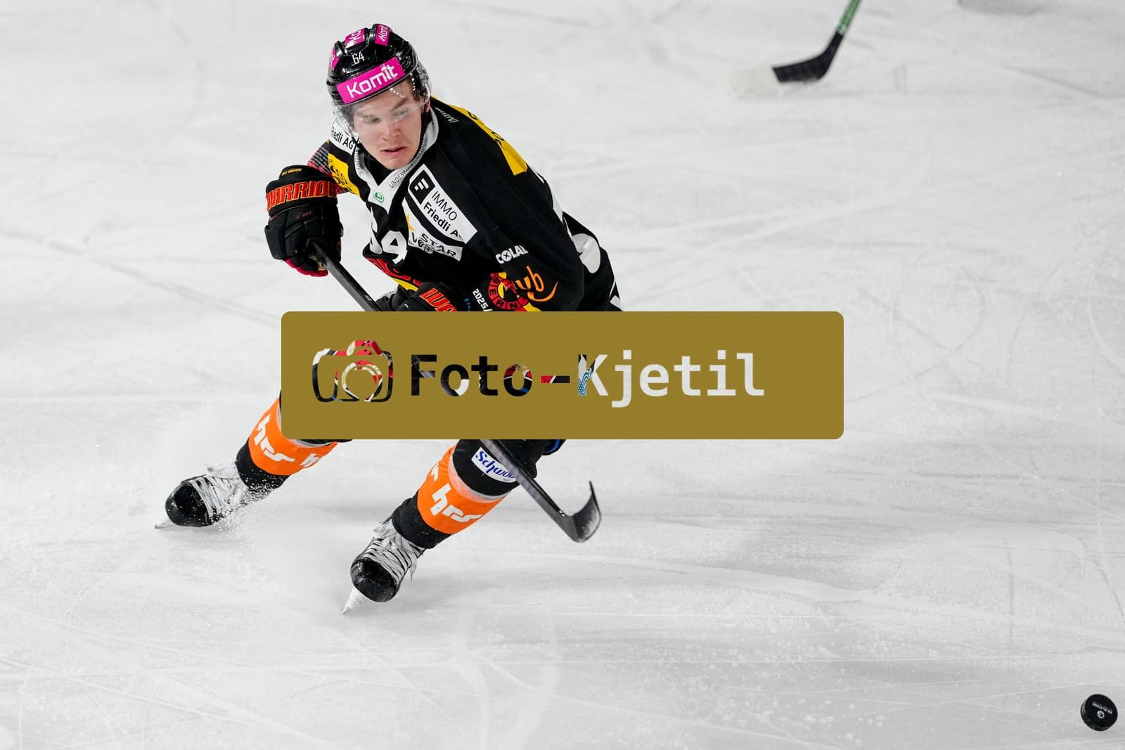 Schweiz: National League Play-In Runde 2, Spiel 1 2025/26, SC Bern vs SC Rapperswil-Jona Lakers - PostFinance Arena, Bern: Mats Alge (64 SCB) in Aktion
