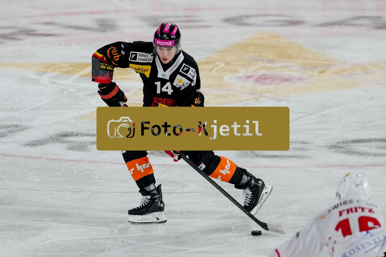 Schweiz: National League Play-In Runde 2, Spiel 1 2025/26, SC Bern vs SC Rapperswil-Jona Lakers - PostFinance Arena, Bern: Louis Füllemann - Louis Fullemann (14 SCB) in Aktion
