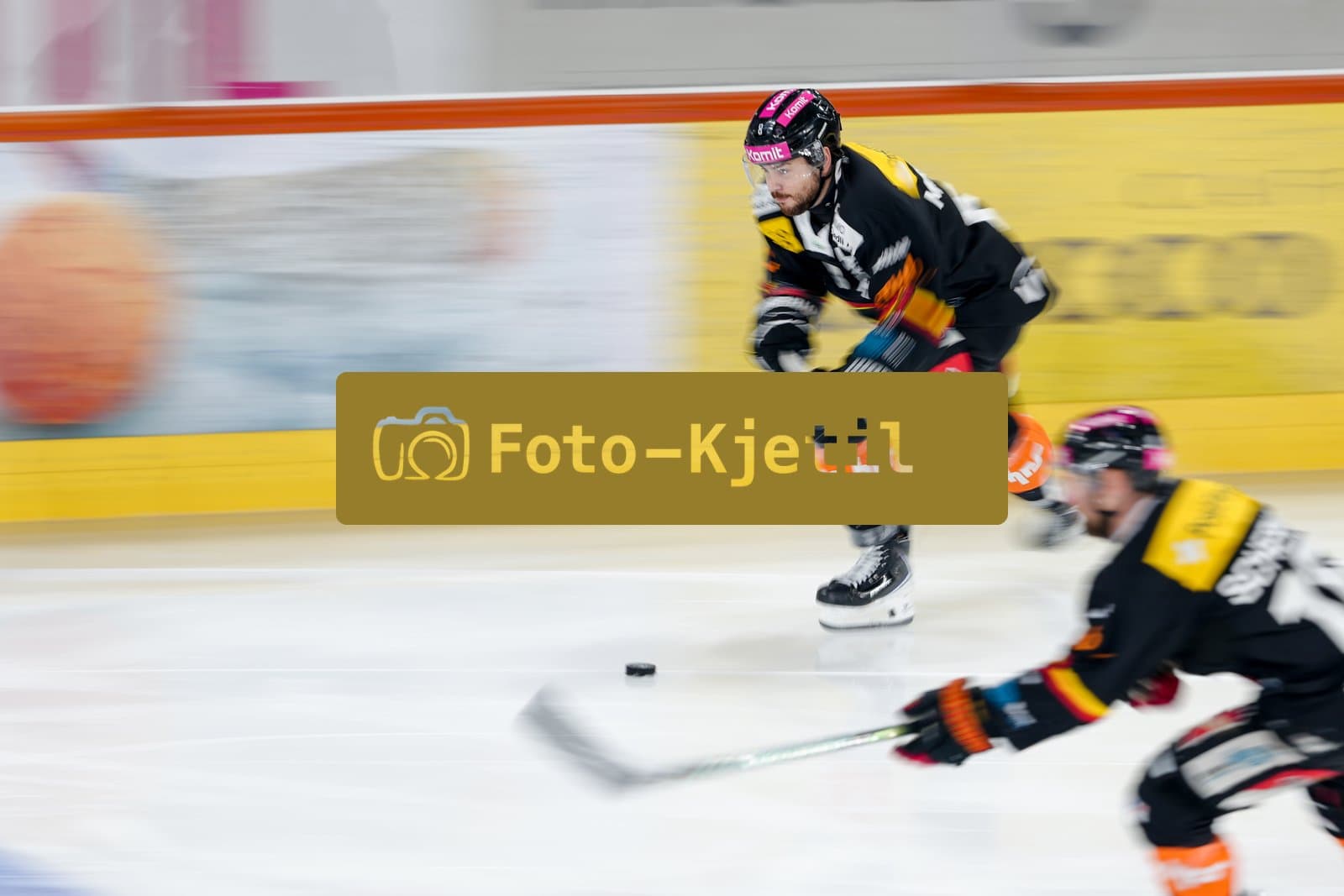 Schweiz: National League Play-In Runde 2, Spiel 1 2025/26, SC Bern vs SC Rapperswil-Jona Lakers - PostFinance Arena, Bern: Marc Marchon (8 SCB) in Aktion