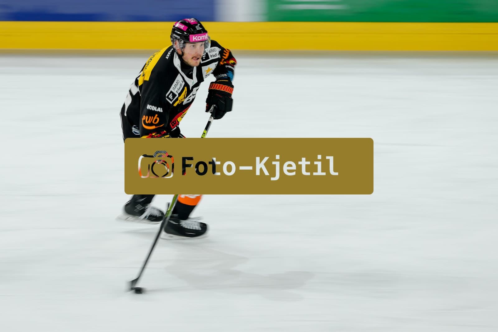 Schweiz: National League Play-In Runde 2, Spiel 1 2025/26, SC Bern vs SC Rapperswil-Jona Lakers - PostFinance Arena, Bern: Ramon Untersander (65 SCB) in Aktion