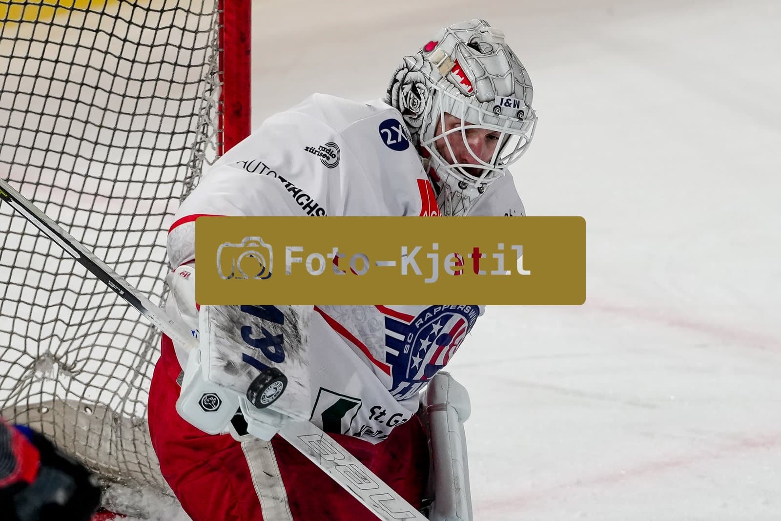 Schweiz: National League Play-In Runde 2, Spiel 1 2025/26, SC Bern vs SC Rapperswil-Jona Lakers - PostFinance Arena, Bern: Torhüter Melvin Nyffeler (60 SCRJ) in Aktion