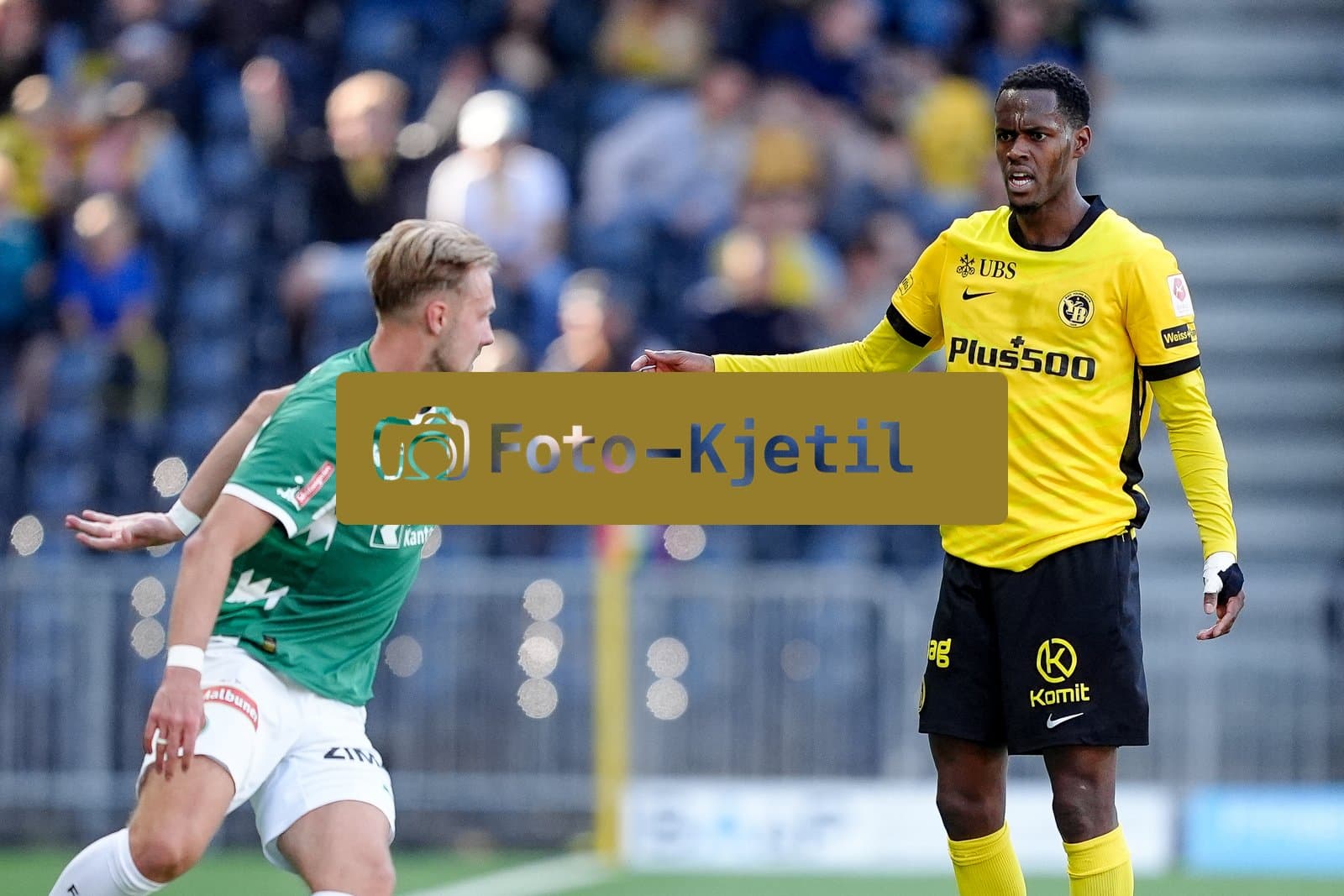 Schweiz: Super League 2025 - 2026, BSC Young Boys vs FC St. Gallen - Stadion Wankdorf, Bern: Edimilson Fernandes (6 Young Boys) gegen Lukas Daschner (10 St. Gallen)