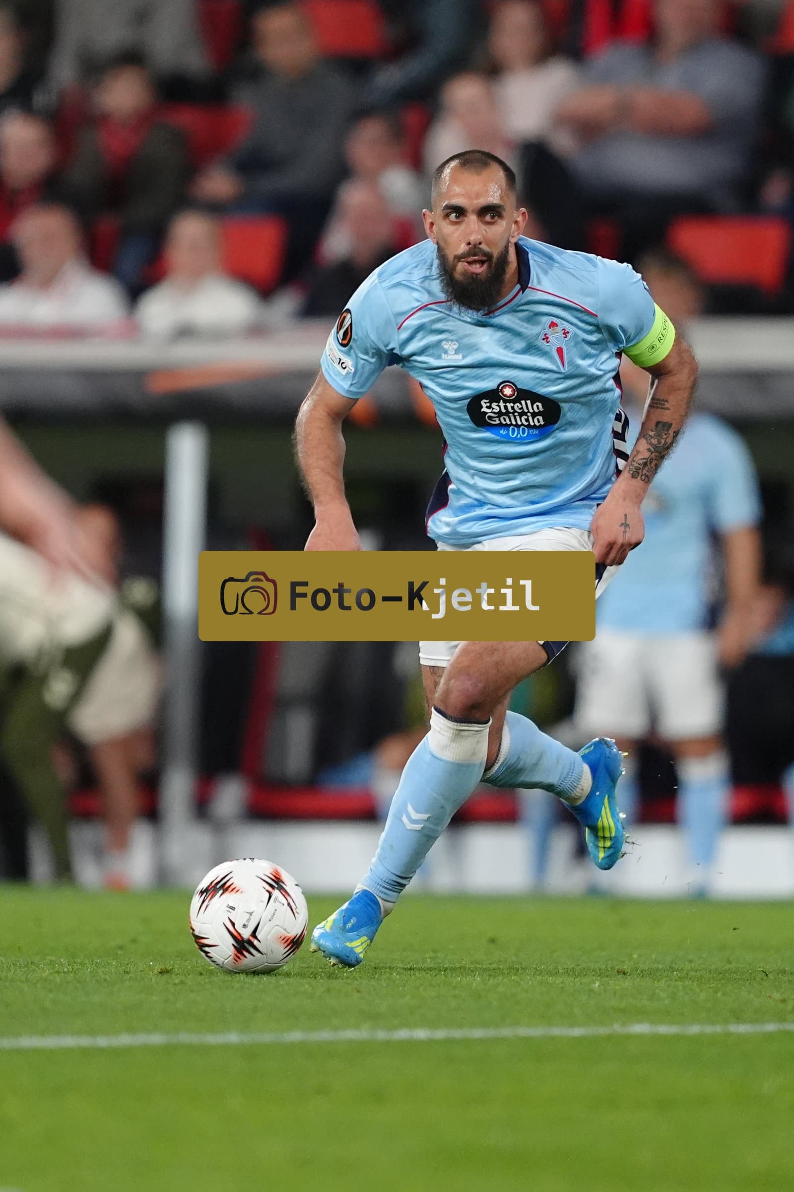 Deutschland: UEFA Europa League Viertelfinale Hinspiel 2025/26, SC Freiburg vs Celta Vigo - Europa-Park-Stadion, Freiburg im Breisgau: Borja Iglesias (7 Celta)