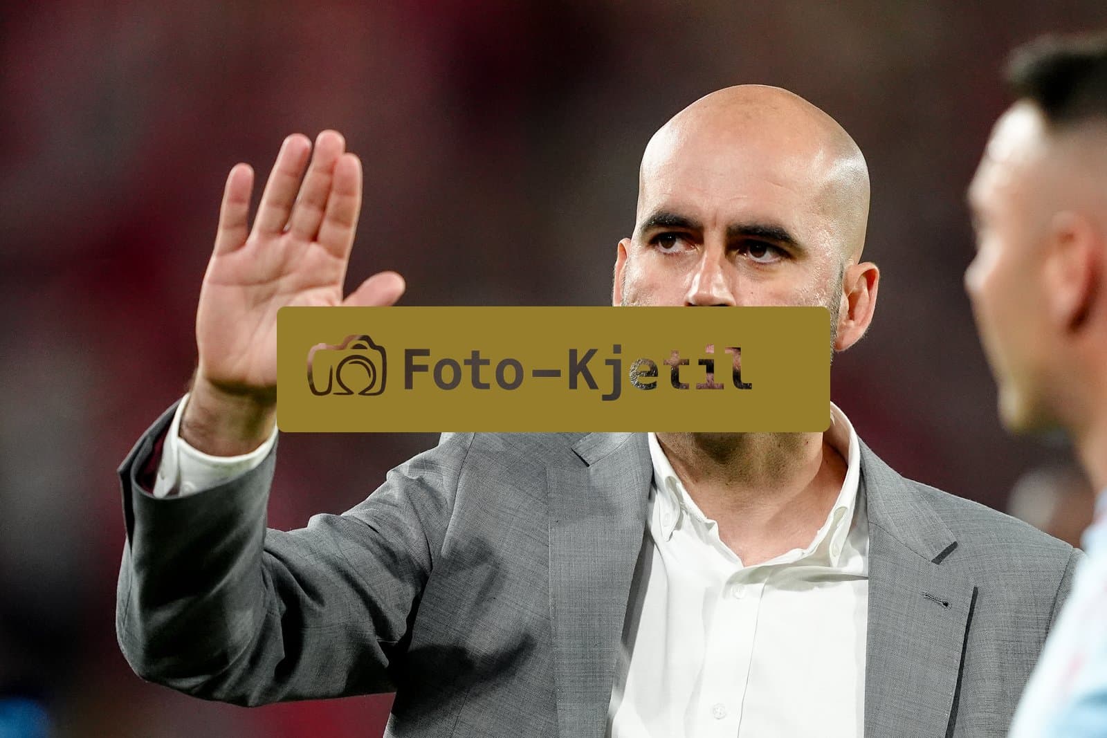 Deutschland: UEFA Europa League Viertelfinale Hinspiel 2025/26, SC Freiburg vs Celta Vigo - Europa-Park-Stadion, Freiburg im Breisgau: Cheftrainer Claudio Giraldez (Celta) enttäuscht nach der Niederlage