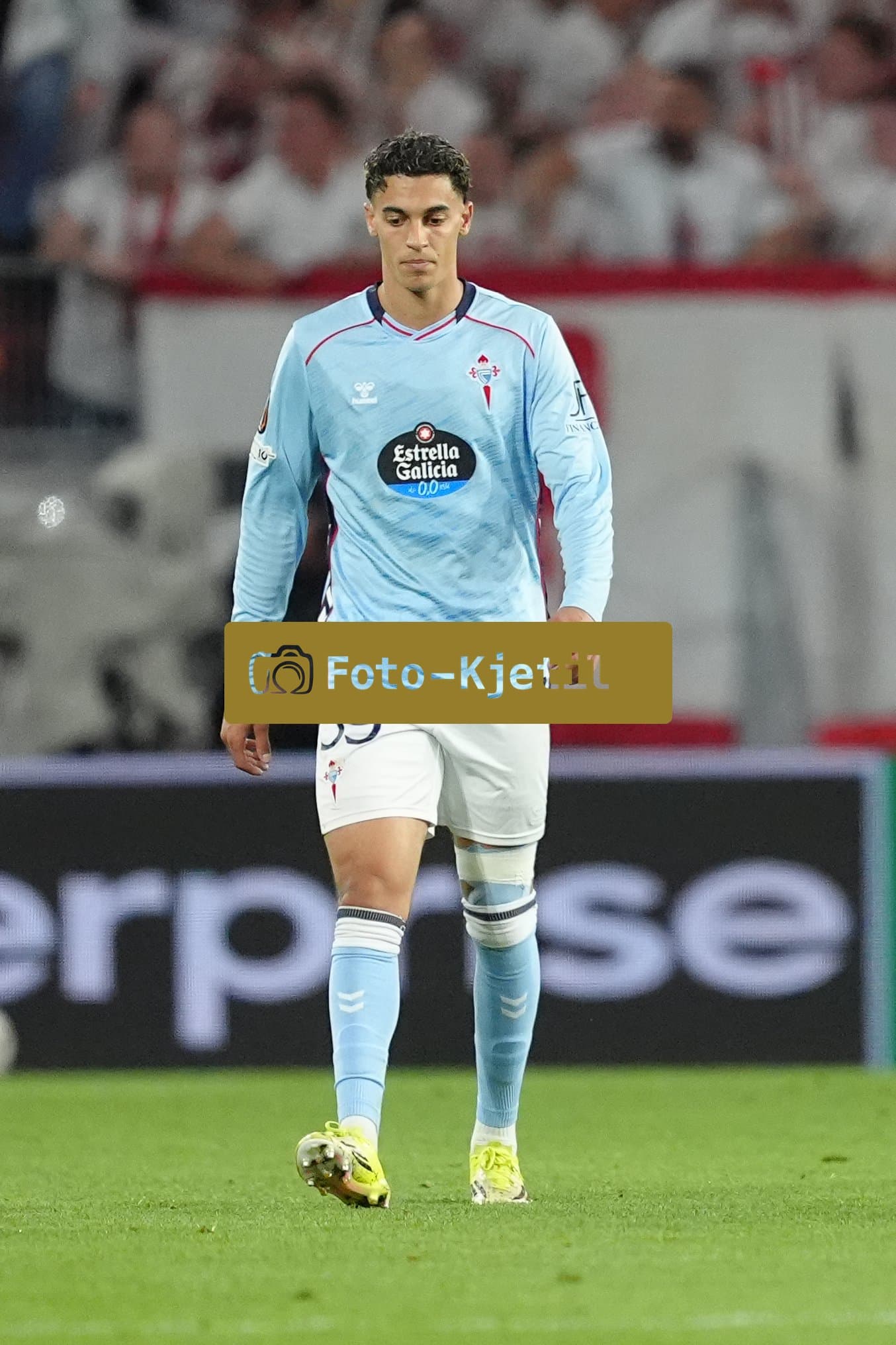 Deutschland: UEFA Europa League Viertelfinale Hinspiel 2025/26, SC Freiburg vs Celta Vigo - Europa-Park-Stadion, Freiburg im Breisgau: Jones El-Abdellaoui (39 Celta) enttäuscht nach dem 3:0 für SC Freiburg