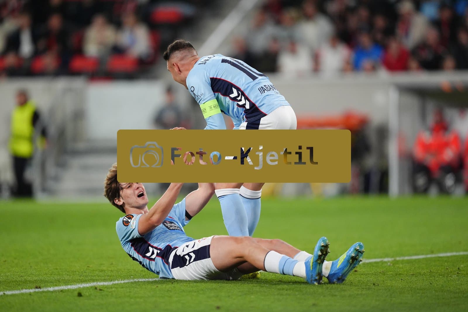 Deutschland: UEFA Europa League Viertelfinale Hinspiel 2025/26, SC Freiburg vs Celta Vigo - Europa-Park-Stadion, Freiburg im Breisgau: Fer Lopez (30 Celta) am Boden nach einer guten Möglichkeit