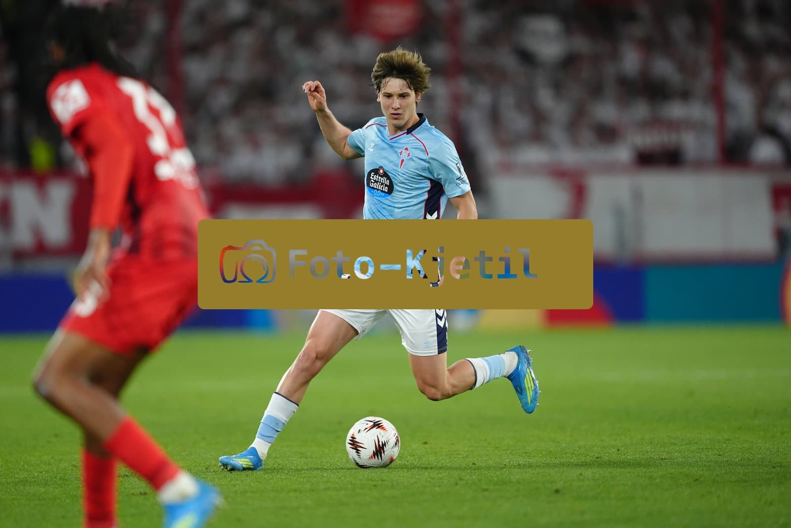Deutschland: UEFA Europa League Viertelfinale Hinspiel 2025/26, SC Freiburg vs Celta Vigo - Europa-Park-Stadion, Freiburg im Breisgau: Fer Lopez (30 Celta)