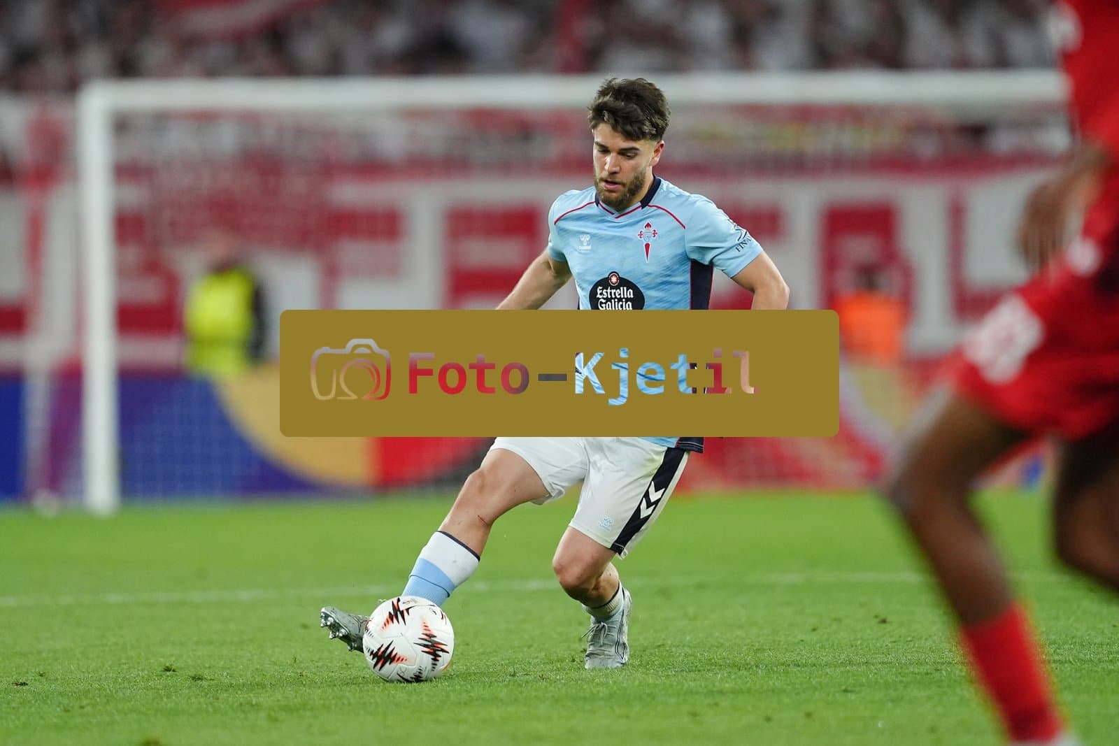 Deutschland: UEFA Europa League Viertelfinale Hinspiel 2025/26, SC Freiburg vs Celta Vigo - Europa-Park-Stadion, Freiburg im Breisgau: Sergio Carreira (5 Celta)