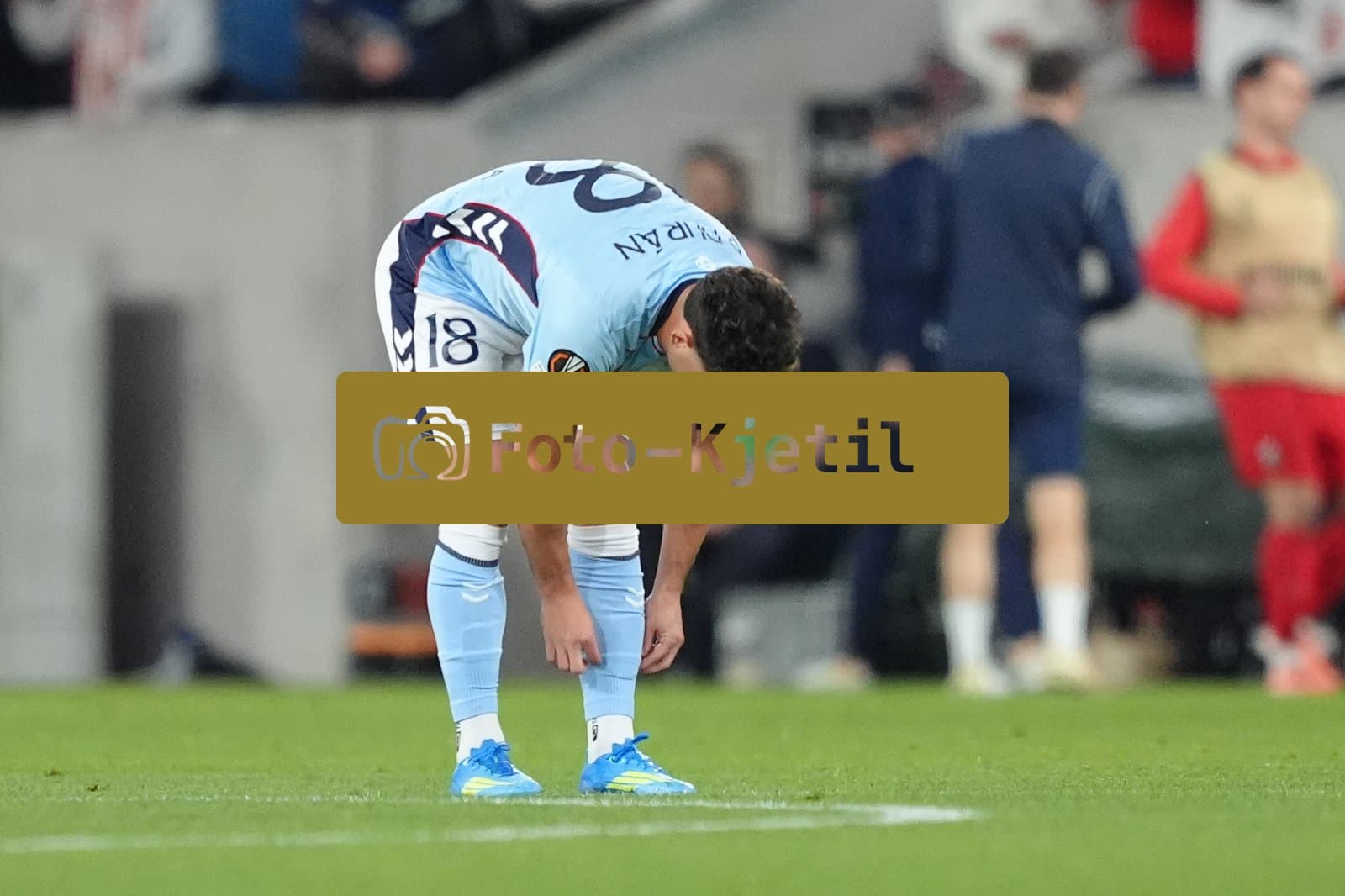 Deutschland: UEFA Europa League Viertelfinale Hinspiel 2025/26, SC Freiburg vs Celta Vigo - Europa-Park-Stadion, Freiburg im Breisgau: Pablo Duran (18 Celta) enttäuscht nach dem 3:0 für SC Freiburg
