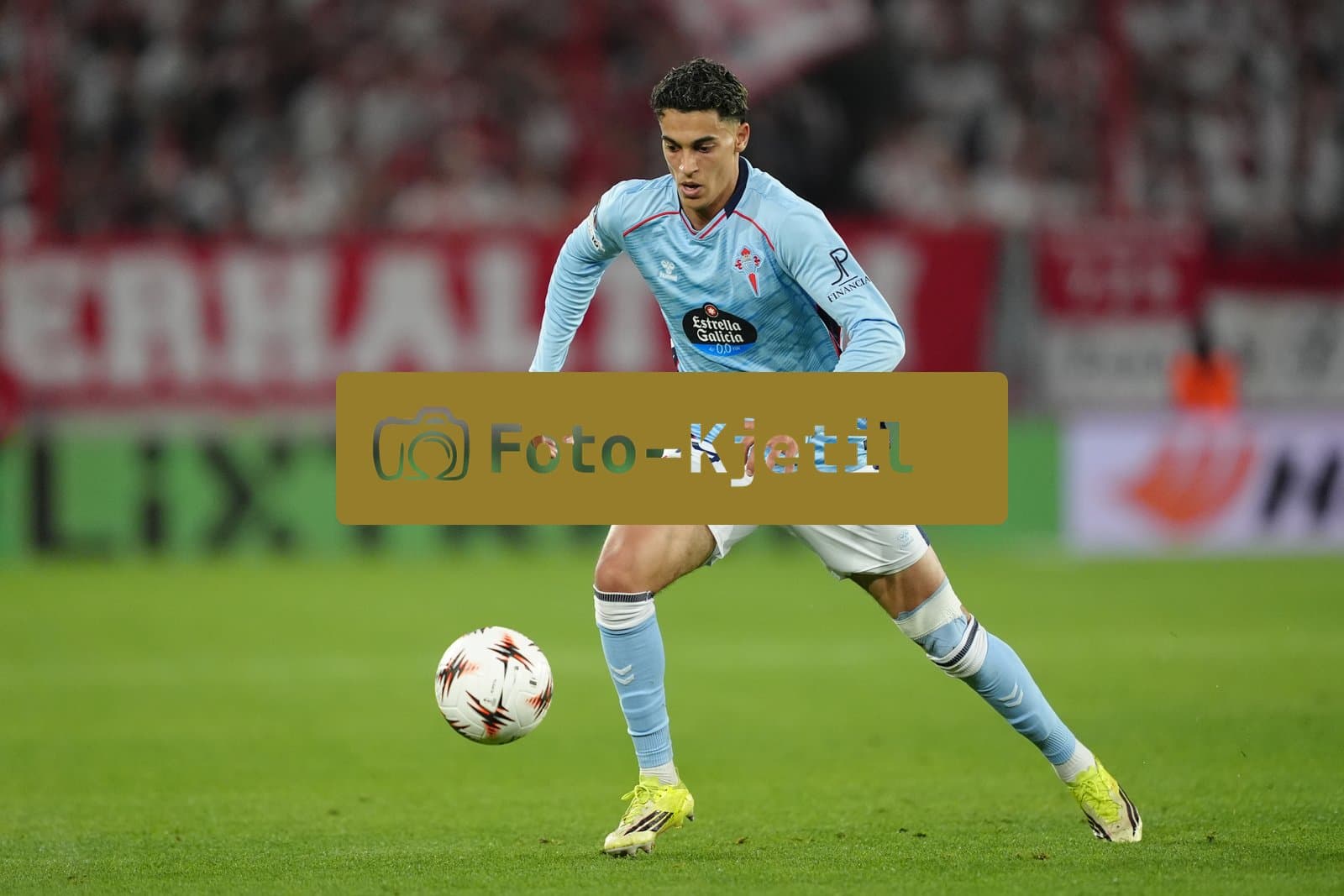 Deutschland: UEFA Europa League Viertelfinale Hinspiel 2025/26, SC Freiburg vs Celta Vigo - Europa-Park-Stadion, Freiburg im Breisgau: Jones El-Abdellaoui (39 Celta)